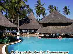 Swimming pool - Hotel Neptune Paradise 4 stars Diani Beach kenya. Very good.